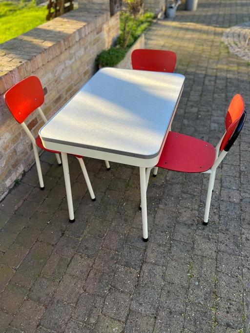 Ensemble bistrot, 1 table trois chaises