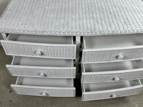 Image 1 of Commode Galbée En Rotin Tressé Blanc 1980'S