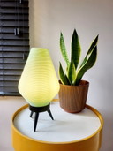 Lampe ruche vintage, Hong Kong, années 1960, plastique, trépied