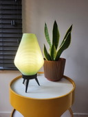 Lampe ruche vintage, Hong Kong, années 1960, plastique, trépied