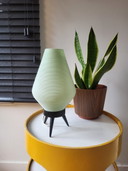 Lampe ruche vintage, Hong Kong, années 1960, plastique, trépied