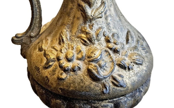 Image 1 of Pichet vintage en zinc d'Egypte