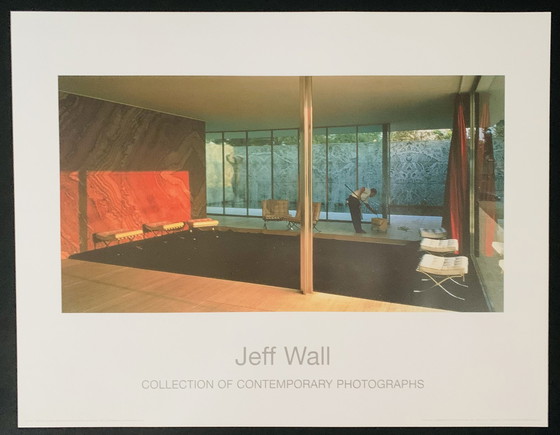 Image 1 of Jeff Wall : "Nettoyage du matin".