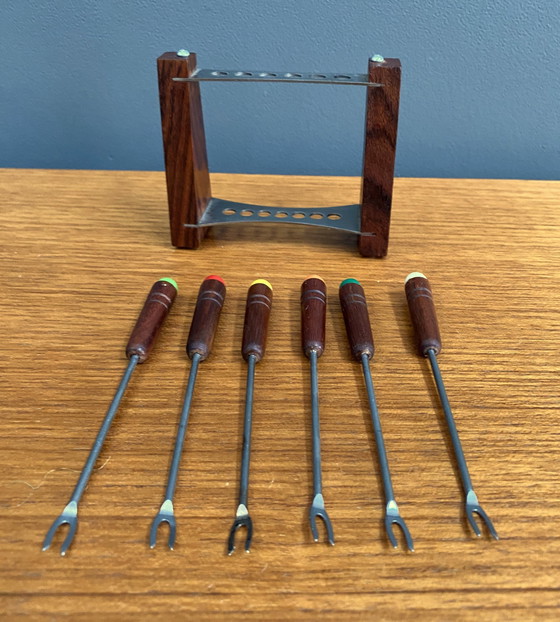 Image 1 of Fourchettes à cocktail en teck dans un support 1960S