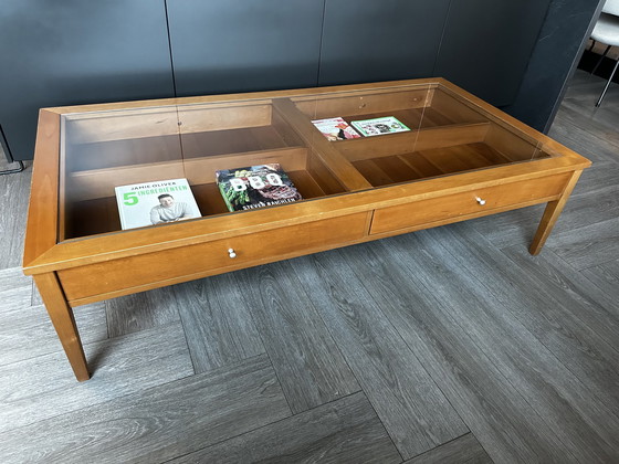 Image 1 of Table basse avec plateau en verre et tiroirs