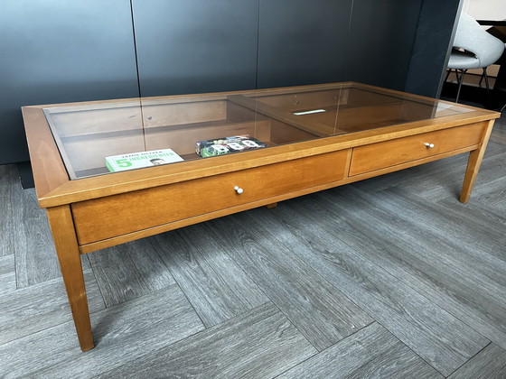 Image 1 of Table basse avec plateau en verre et tiroirs