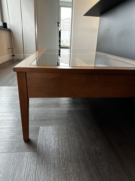 Image 1 of Table basse avec plateau en verre et tiroirs