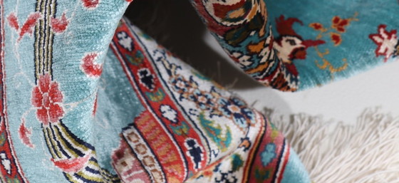 Image 1 of Tapis en soie signé Hereke-Ozipek avec motif Mehrab - Luxe pur ~1 Mio. Nœuds/M²