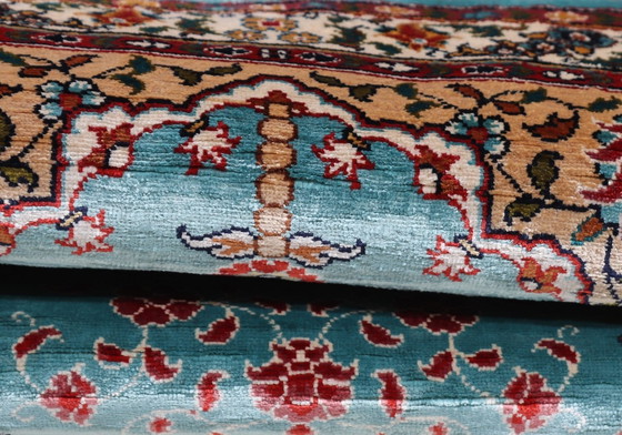 Image 1 of Tapis en soie signé Hereke-Ozipek avec motif Mehrab - Luxe pur ~1 Mio. Nœuds/M²