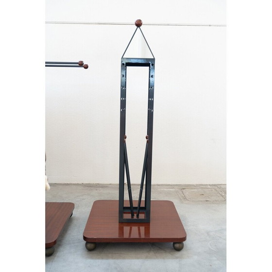 Image 1 of Ensemble de 4 cintres vintage en bois et laiton, Italie 1970