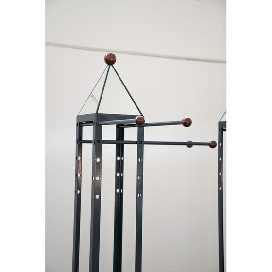 Image 1 of Ensemble de 4 cintres vintage en bois et laiton, Italie 1970