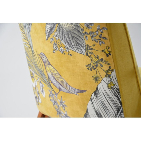 Image 1 of Fauteuil vintage 366 signé J.Chierowski en couleur jaune avec des oiseaux