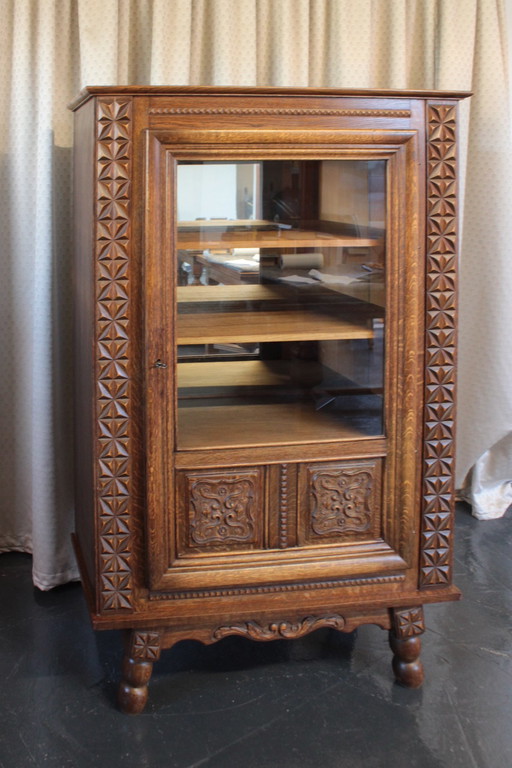 Vitrine avec panneau arrière miroir