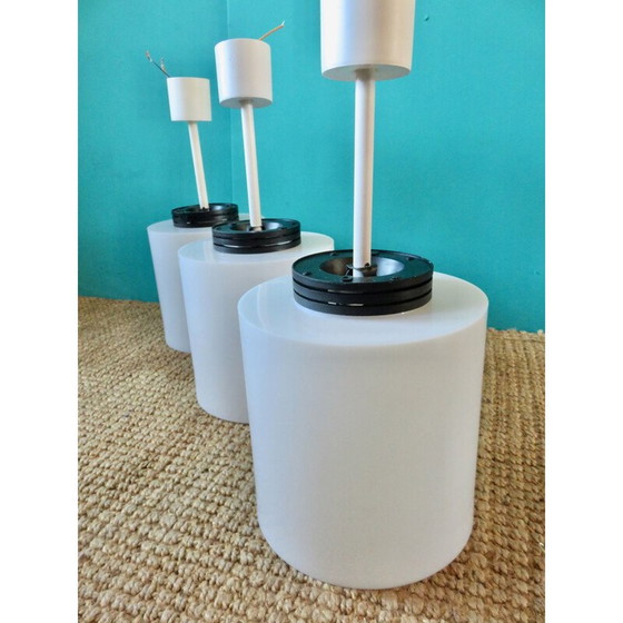 Image 1 of Lot de 3 lampes suspendues cylindriques en résine blanche, France 1970