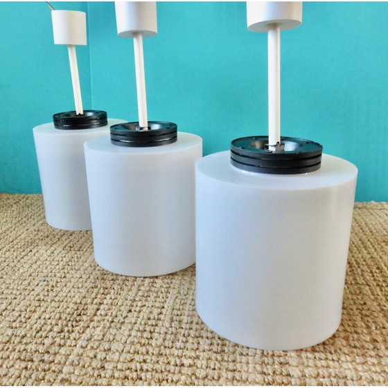 Image 1 of Lot de 3 lampes suspendues cylindriques en résine blanche, France 1970