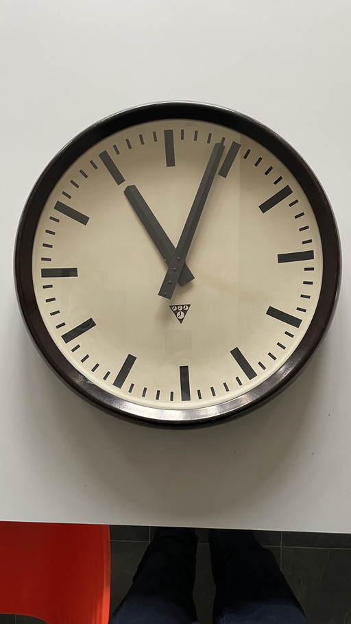 1 Horloge en bakélite