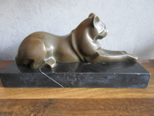 Lionne en bronze au repos,Artdeco