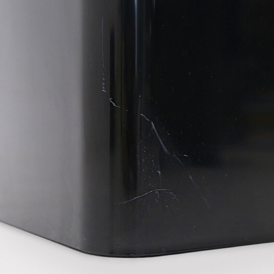 Image 1 of Panier vintage en plastique blanc ou noir pour Kartell, 1960