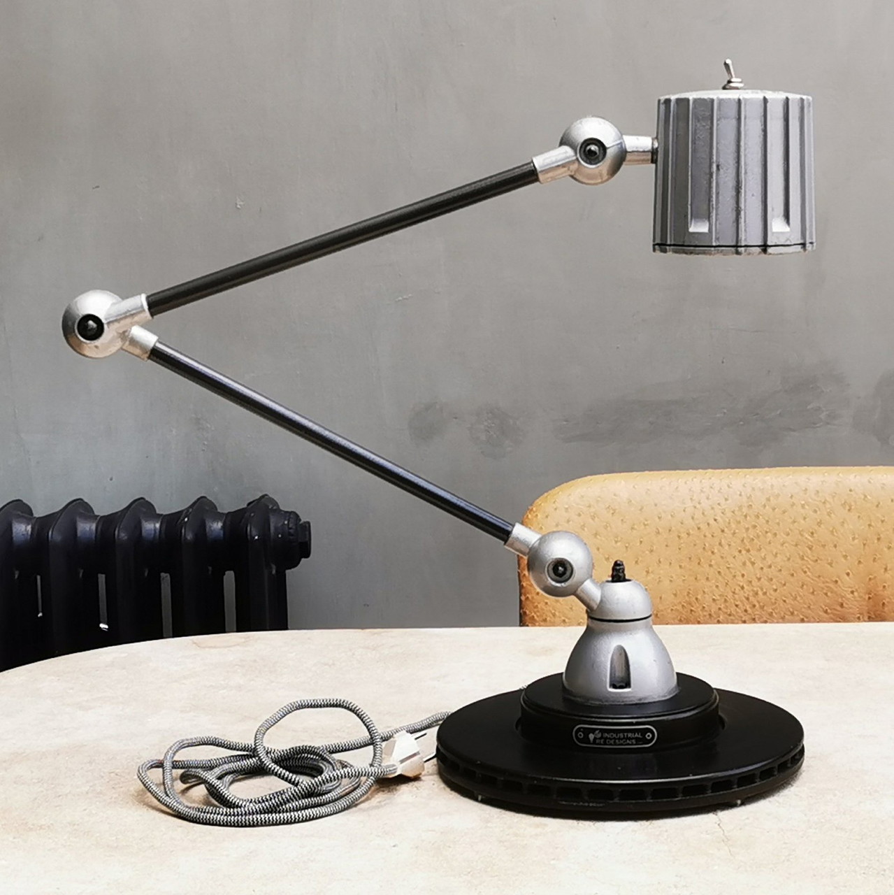 Restauration d'une lampe Jieldé - Retro Factory