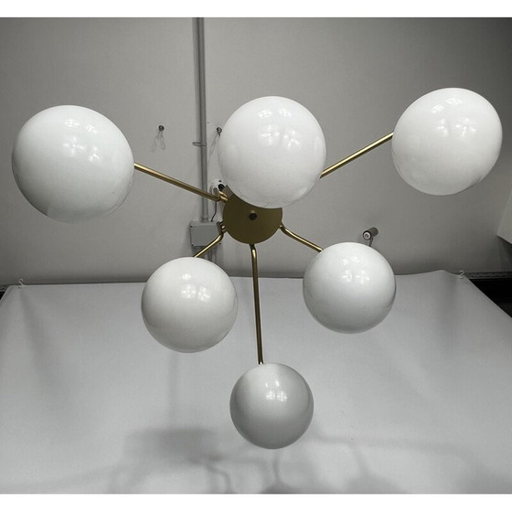 Image 1 of Lampe suspendue en laiton et verre au lait du milieu du siècle par Reggiani, Italie, années 1970