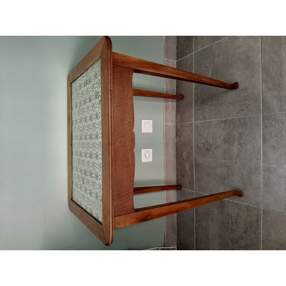 Image 1 of Table d'appoint vintage en bois avec plateau en verre, 1920