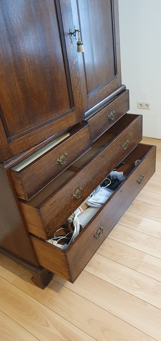 Image 1 of Ancienne armoire à linge anglaise