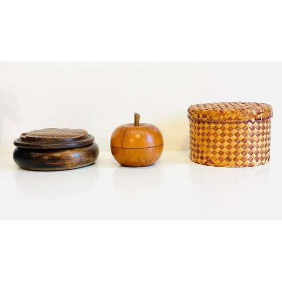 Image 1 of Ensemble de 3 boîtes vintage en bois et paille, 1930