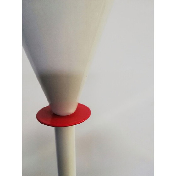 Image 1 of Lampadaire vintage avec des formes géométriques et une fine structure en métal blanc, 1980