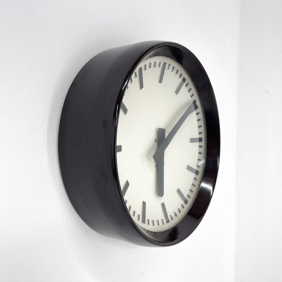 Image 1 of Horloge murale vintage en bakélite pour Pragotron, Tchécoslovaquie 1960