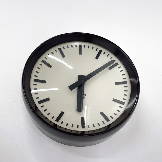 Image 1 of Horloge murale vintage en bakélite pour Pragotron, Tchécoslovaquie 1960