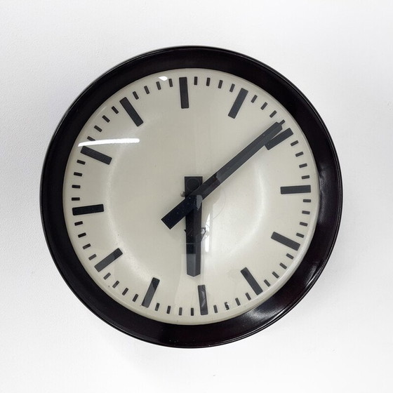 Image 1 of Horloge murale vintage en bakélite pour Pragotron, Tchécoslovaquie 1960