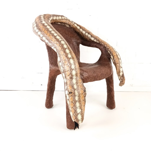 Chaise vintage en papier maché avec serpent