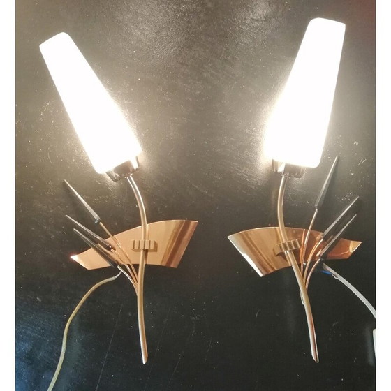 Image 1 of Paire d'appliques vintage en laiton et verre blanc, 1950-1960