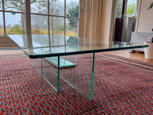 Table basse design en verre et cuivre