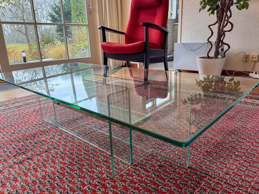 Table basse design en verre et cuivre