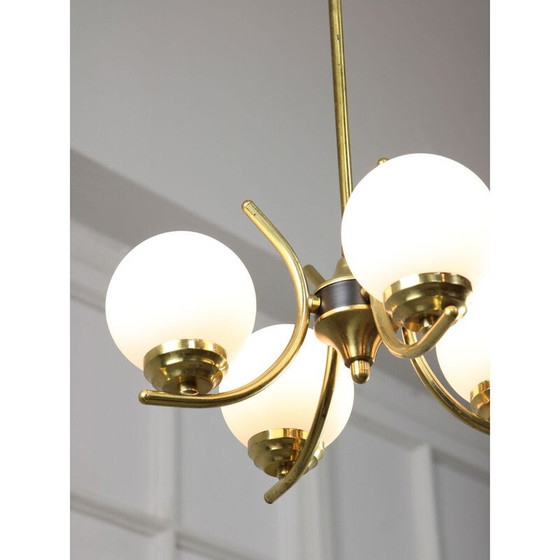 Image 1 of Lustre vintage en laiton et opaline, Italie