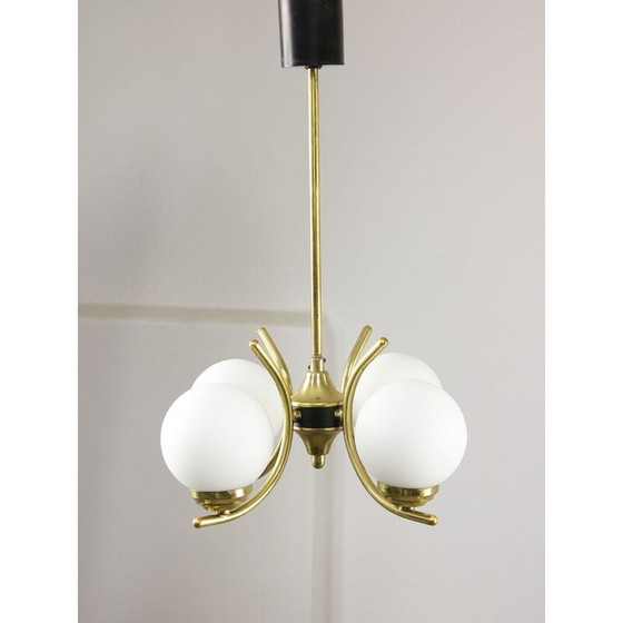 Image 1 of Lustre vintage en laiton et opaline, Italie
