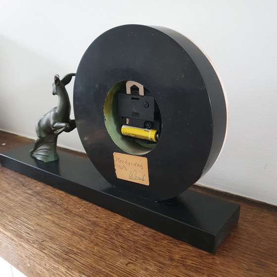 Image 1 of Belle horloge Hesma Art-Déco avec cerf en bronze