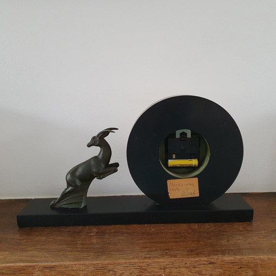 Image 1 of Belle horloge Hesma Art-Déco avec cerf en bronze