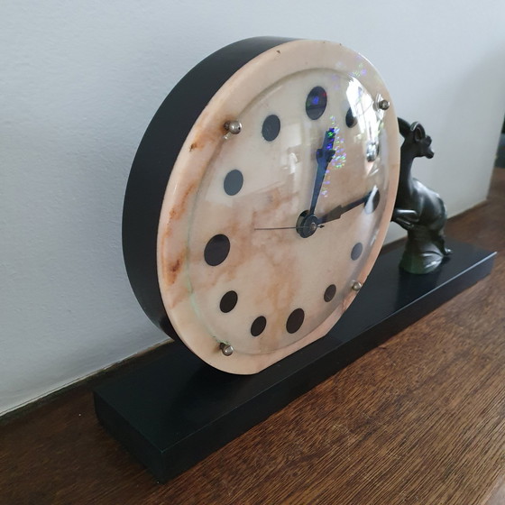 Image 1 of Belle horloge Hesma Art-Déco avec cerf en bronze