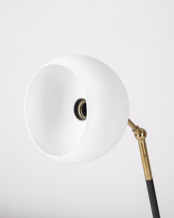 Image 1 of Lampe de table vintage des années 1960 en laiton et métal blanc design italien