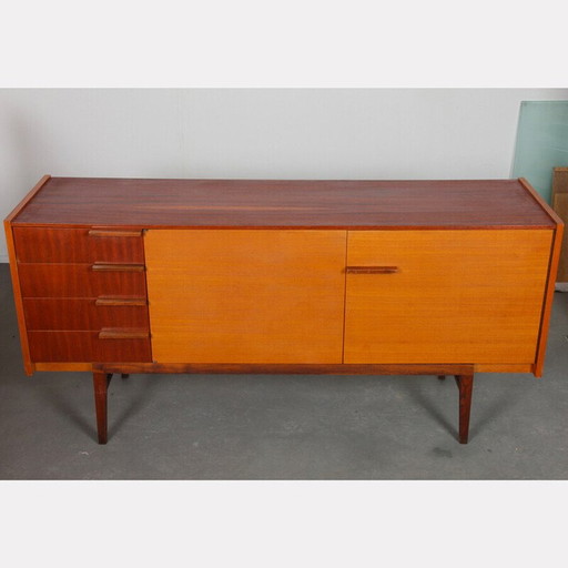 Buffet vintage par Frantisek Mezulanik pour Up Zavody, Tchécoslovaquie 1960