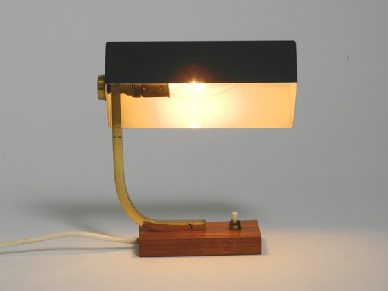 Image 1 of Magnifique petite lampe de table en métal et laiton de style Mid Century Modern avec base en teck