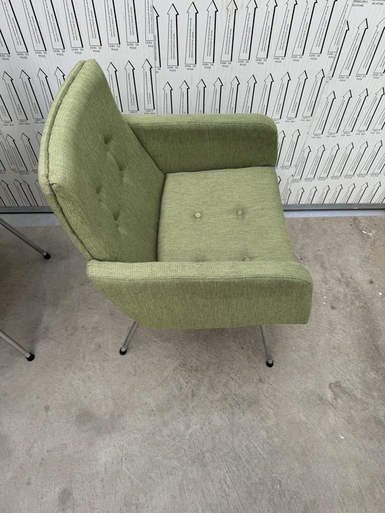 Image 1 of 2 magnifiques chaises Artifort en vert menthe.