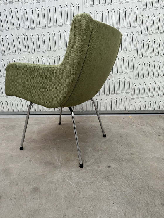 Image 1 of 2 magnifiques chaises Artifort en vert menthe.