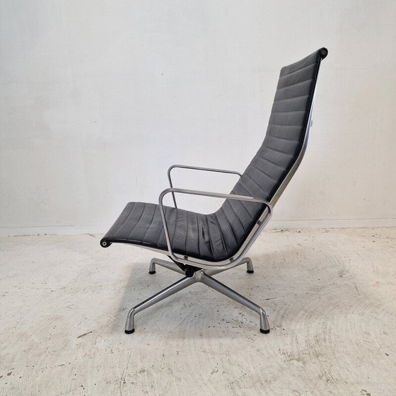 Image 1 of Fauteuil vintage avec ottoman de Charles et Ray Eames en aluminium pour Vitra, 1999