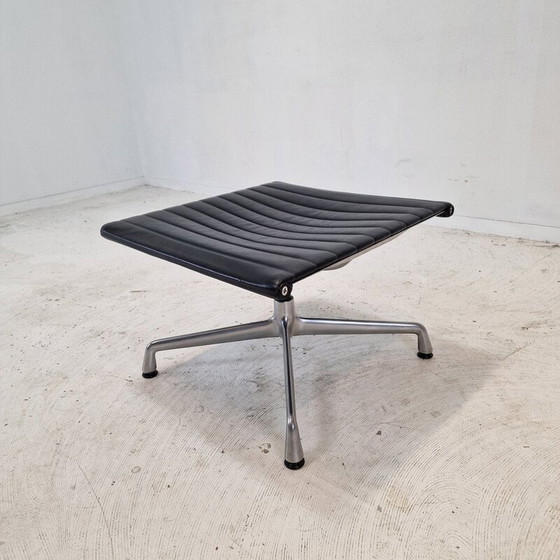Image 1 of Fauteuil vintage avec ottoman de Charles et Ray Eames en aluminium pour Vitra, 1999