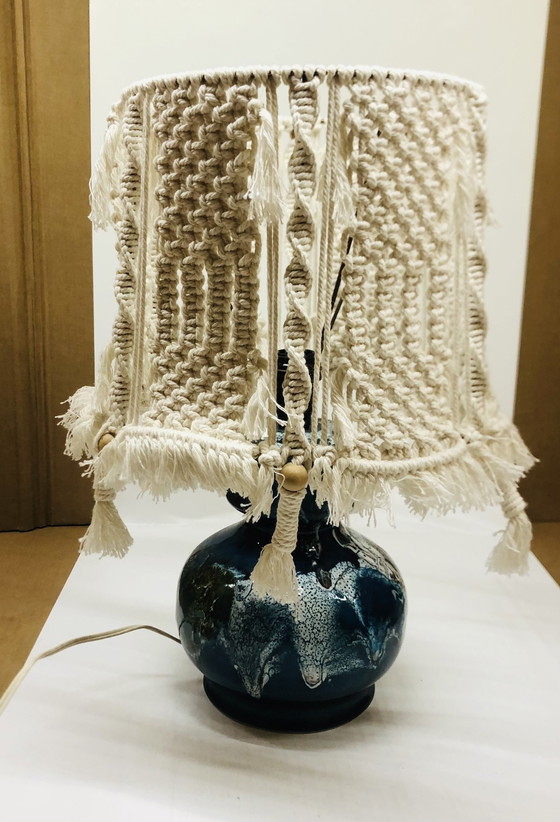 Image 1 of Lampe Vintage En Céramique Bleue Et Macramé 