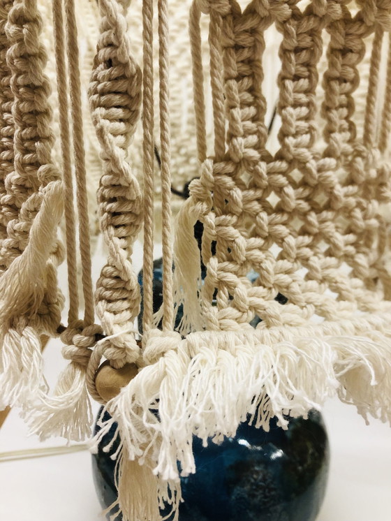 Image 1 of Lampe Vintage En Céramique Bleue Et Macramé 