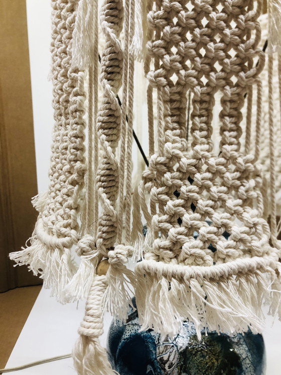 Image 1 of Lampe Vintage En Céramique Bleue Et Macramé 